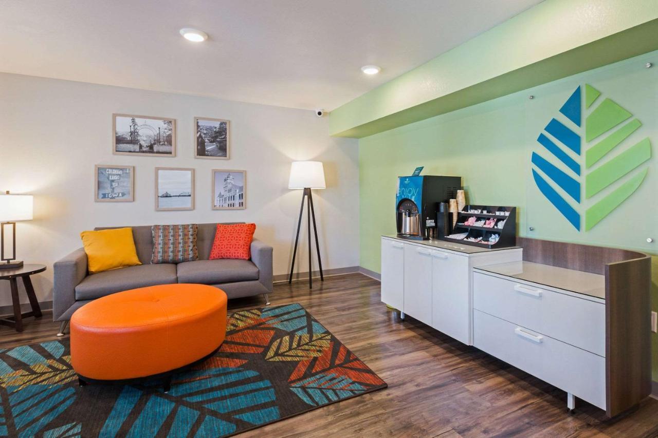 Woodspring Suites Davenport Quad Cities ภายนอก รูปภาพ