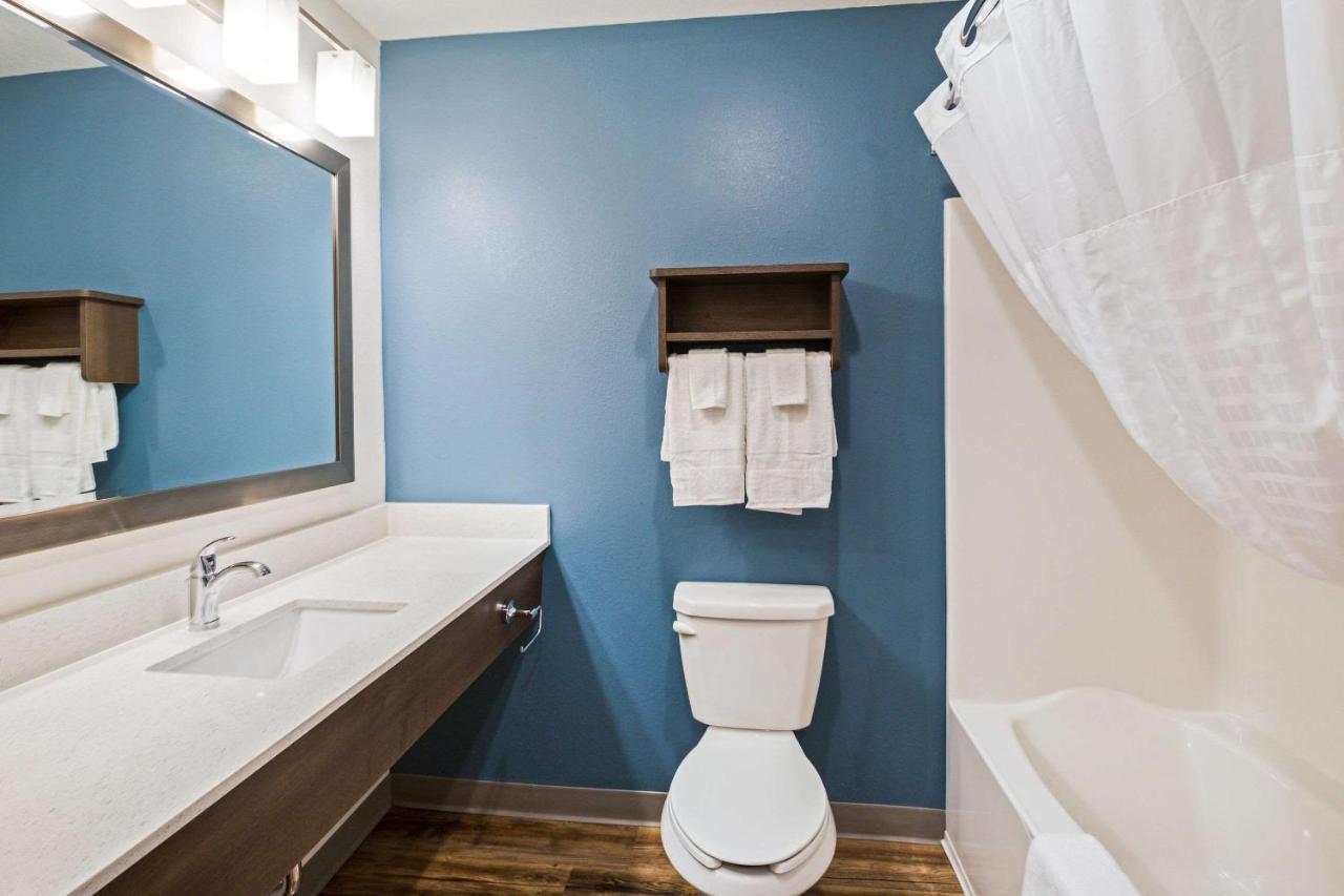 Woodspring Suites Davenport Quad Cities ภายนอก รูปภาพ