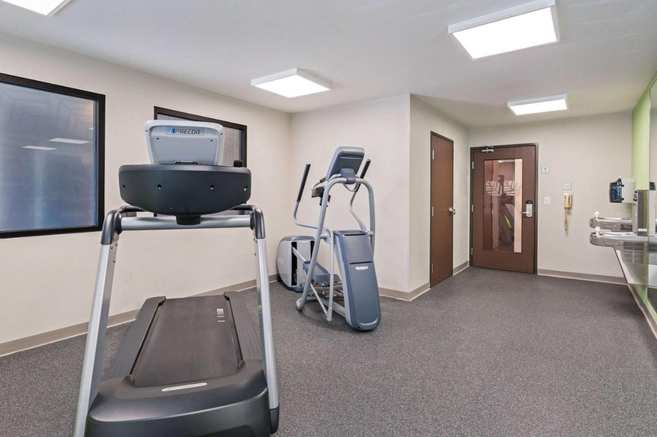 Woodspring Suites Davenport Quad Cities ภายนอก รูปภาพ